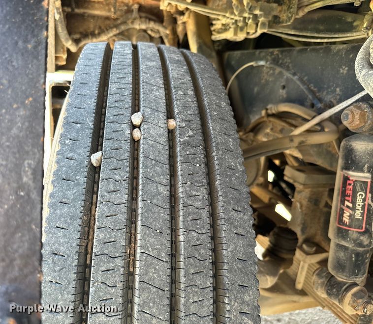 image for item NL9969 2003 Ottawa Truck 30 yard truck