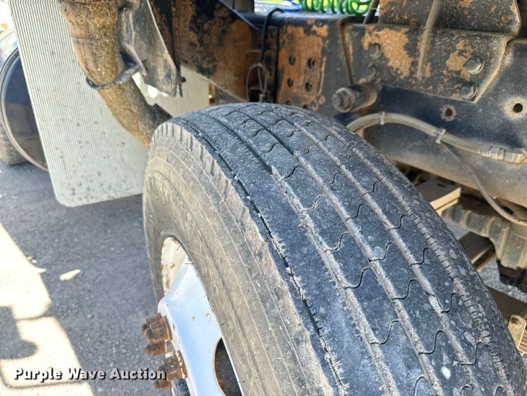 image for item NL9969 2003 Ottawa Truck 30 yard truck