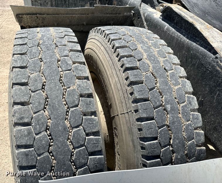 image for item NL9969 2003 Ottawa Truck 30 yard truck