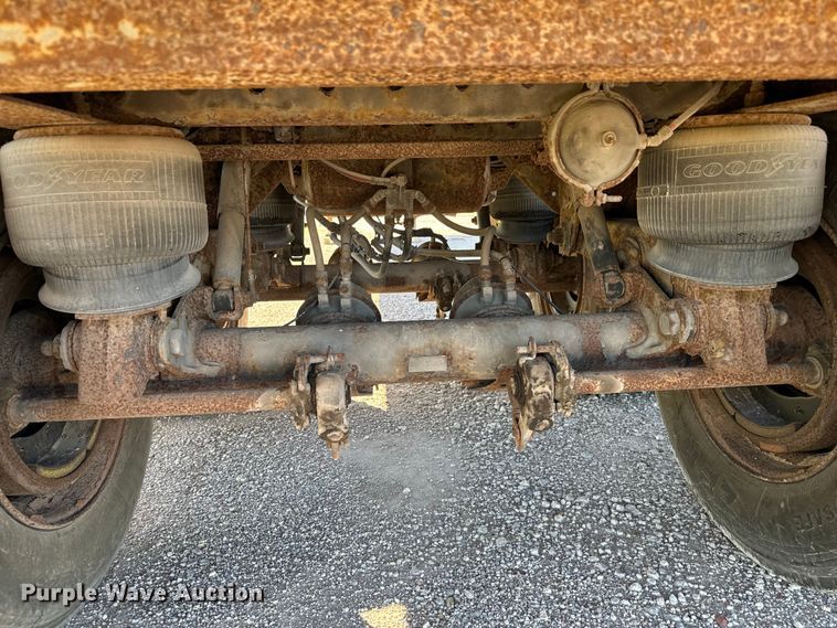 image for item NL9970 2000 Stoughton  AVW-545T-S-C-AR dry van trailer