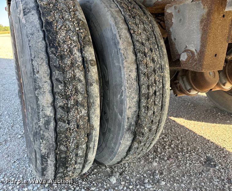 image for item NL9970 2000 Stoughton  AVW-545T-S-C-AR dry van trailer