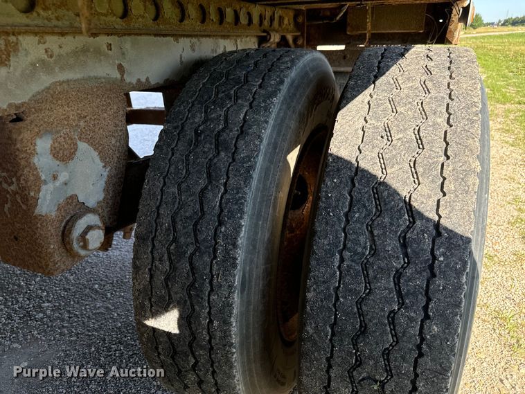 image for item NL9970 2000 Stoughton  AVW-545T-S-C-AR dry van trailer