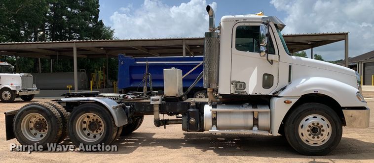 image for item NQ9583 2006 Freightliner  Columbia semi truck