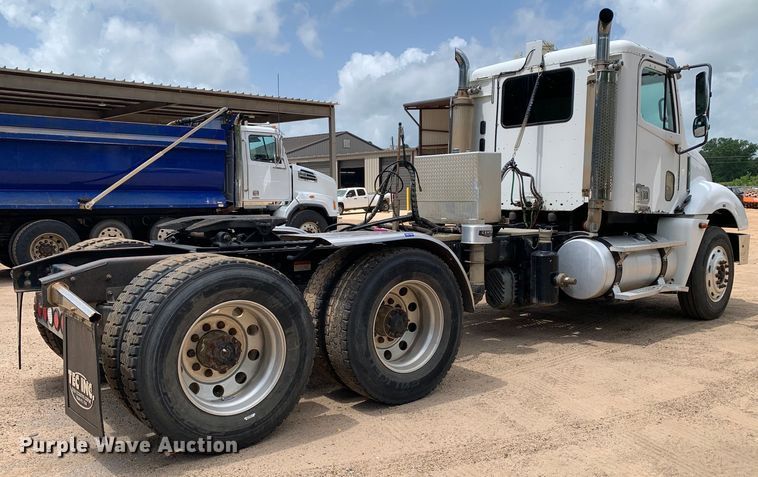 image for item NQ9583 2006 Freightliner  Columbia semi truck