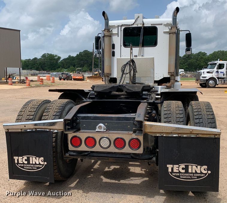 image for item NQ9583 2006 Freightliner  Columbia semi truck