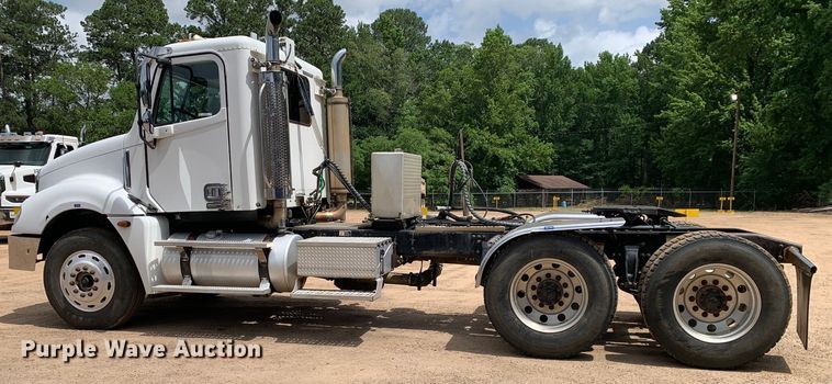 image for item NQ9583 2006 Freightliner  Columbia semi truck