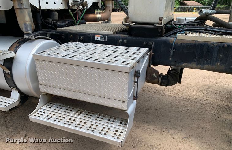 image for item NQ9583 2006 Freightliner  Columbia semi truck