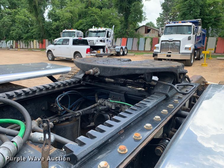 image for item NQ9583 2006 Freightliner  Columbia semi truck