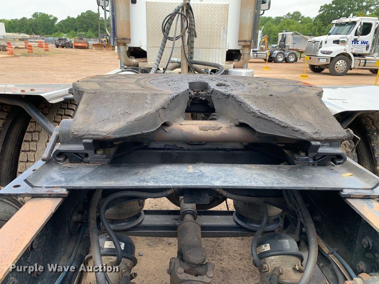 image for item NQ9583 2006 Freightliner  Columbia semi truck