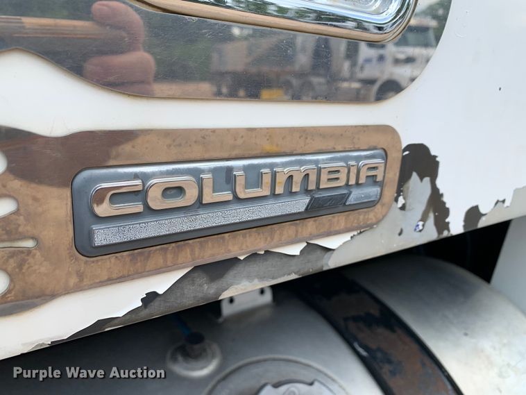 image for item NQ9583 2006 Freightliner  Columbia semi truck