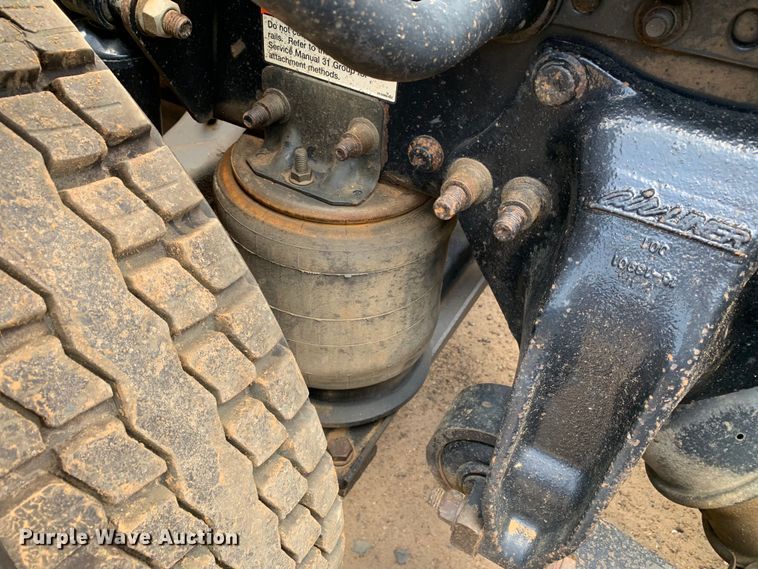 image for item NQ9583 2006 Freightliner  Columbia semi truck