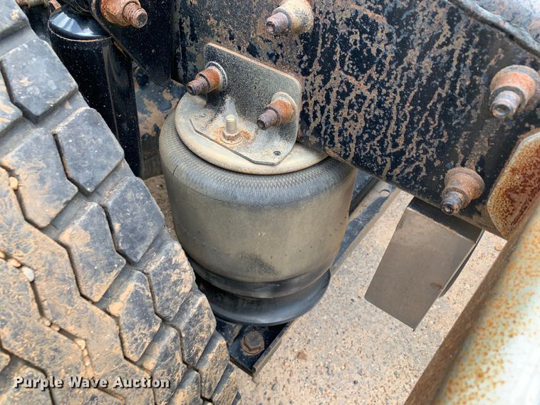 image for item NQ9583 2006 Freightliner  Columbia semi truck