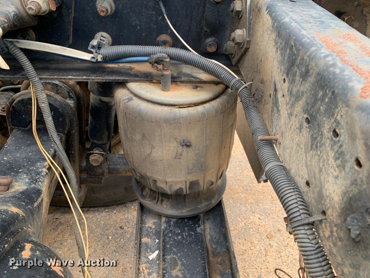 image for item NQ9583 2006 Freightliner  Columbia semi truck