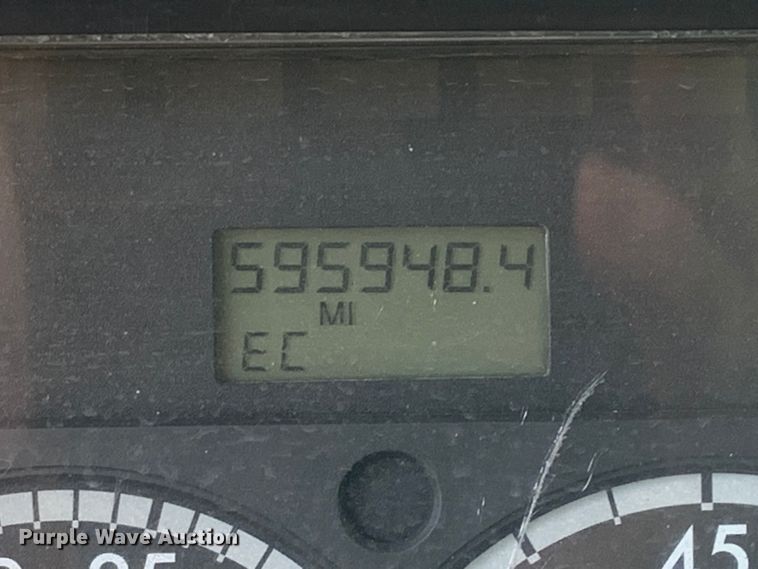 image for item NQ9583 2006 Freightliner  Columbia semi truck