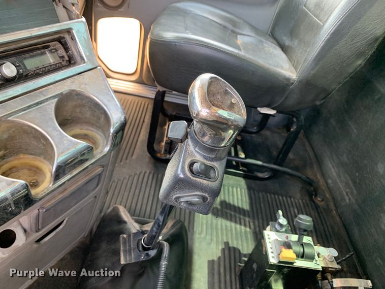 image for item NQ9583 2006 Freightliner  Columbia semi truck