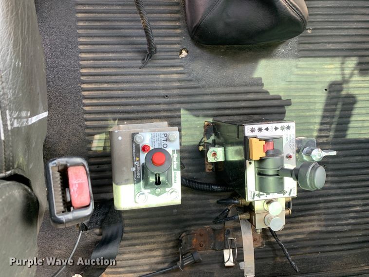 image for item NQ9583 2006 Freightliner  Columbia semi truck