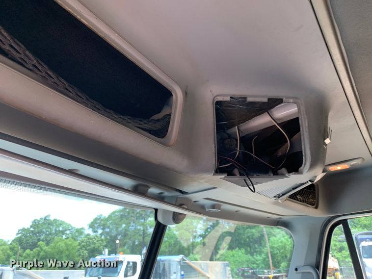 image for item NQ9583 2006 Freightliner  Columbia semi truck