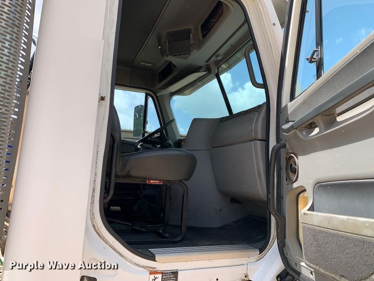 image for item NQ9583 2006 Freightliner  Columbia semi truck