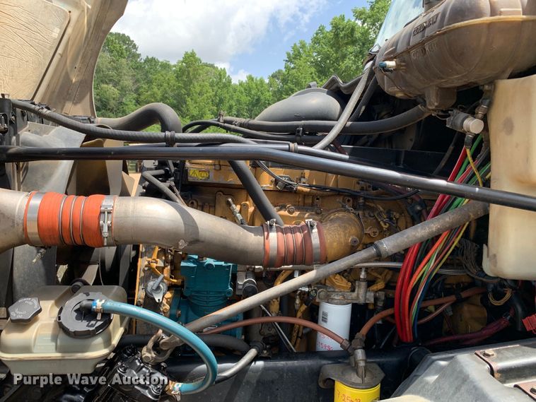 image for item NQ9583 2006 Freightliner  Columbia semi truck