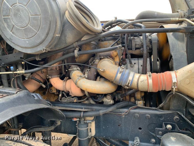 image for item NQ9583 2006 Freightliner  Columbia semi truck