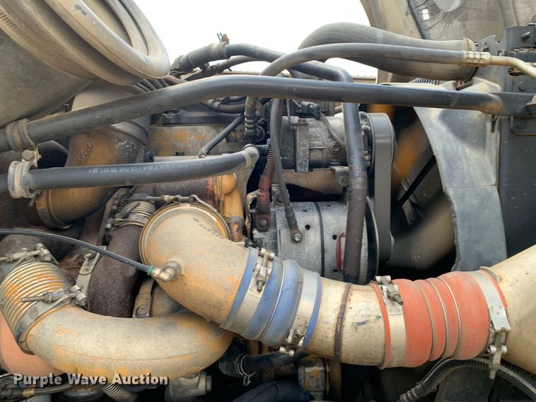 image for item NQ9583 2006 Freightliner  Columbia semi truck