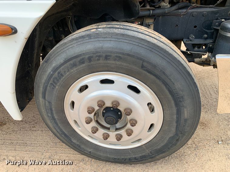 image for item NQ9583 2006 Freightliner  Columbia semi truck