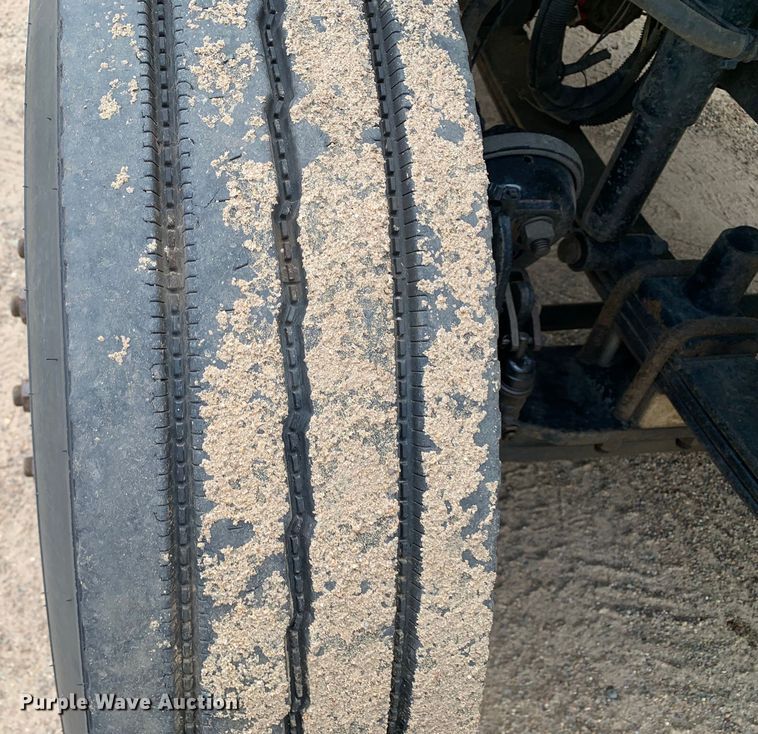 image for item NQ9583 2006 Freightliner  Columbia semi truck