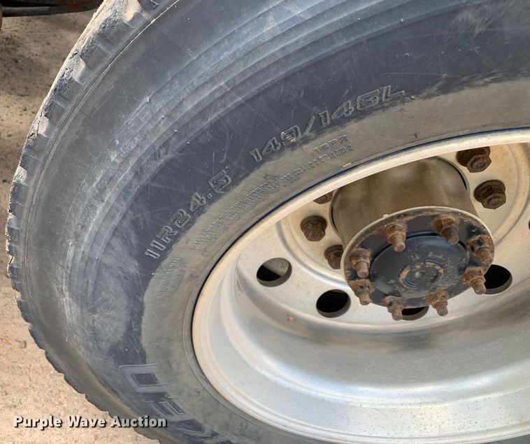 image for item NQ9583 2006 Freightliner  Columbia semi truck