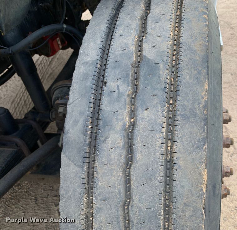 image for item NQ9583 2006 Freightliner  Columbia semi truck