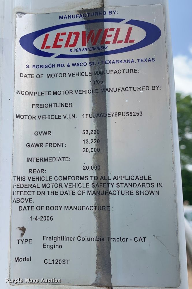 image for item NQ9583 2006 Freightliner  Columbia semi truck