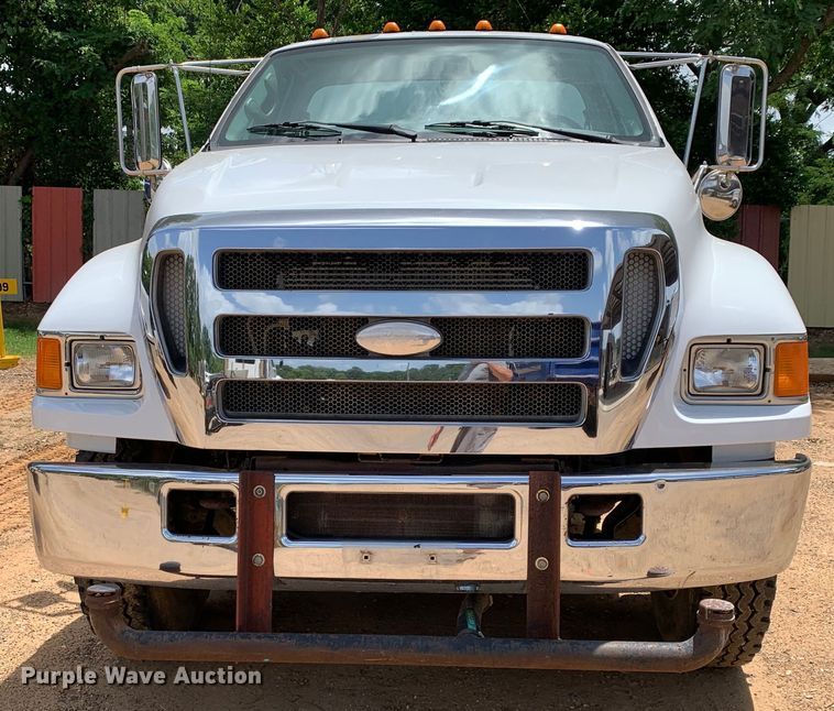 image for item NQ9584 2007 Ford F750 water truck