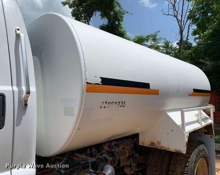 image for item NQ9584 2007 Ford F750 water truck