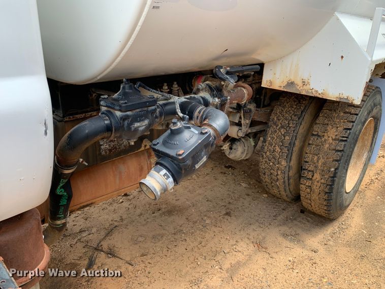 image for item NQ9584 2007 Ford F750 water truck