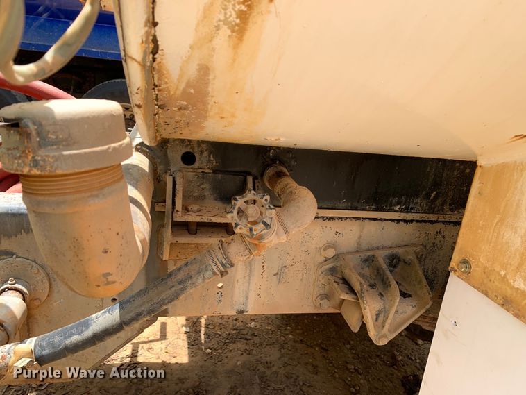 image for item NQ9584 2007 Ford F750 water truck