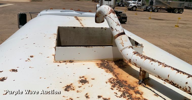 image for item NQ9584 2007 Ford F750 water truck