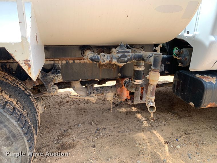 image for item NQ9584 2007 Ford F750 water truck