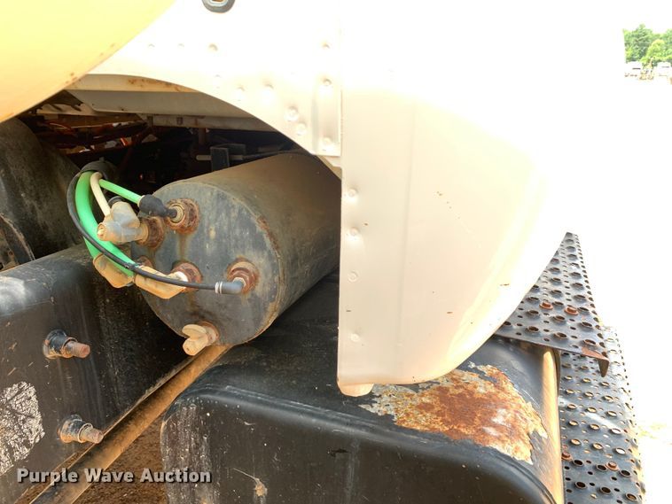 image for item NQ9584 2007 Ford F750 water truck