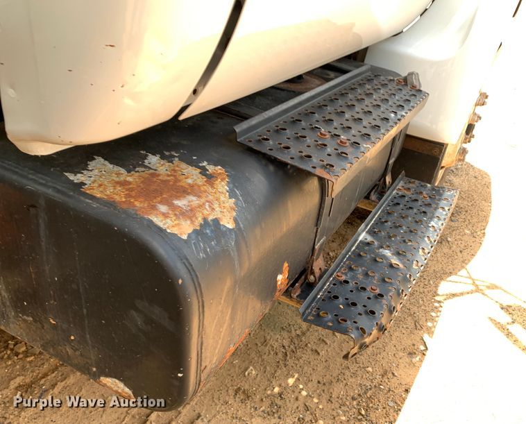 image for item NQ9584 2007 Ford F750 water truck