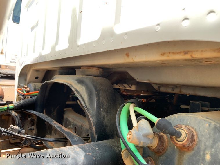 image for item NQ9584 2007 Ford F750 water truck