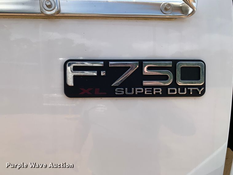 image for item NQ9584 2007 Ford F750 water truck