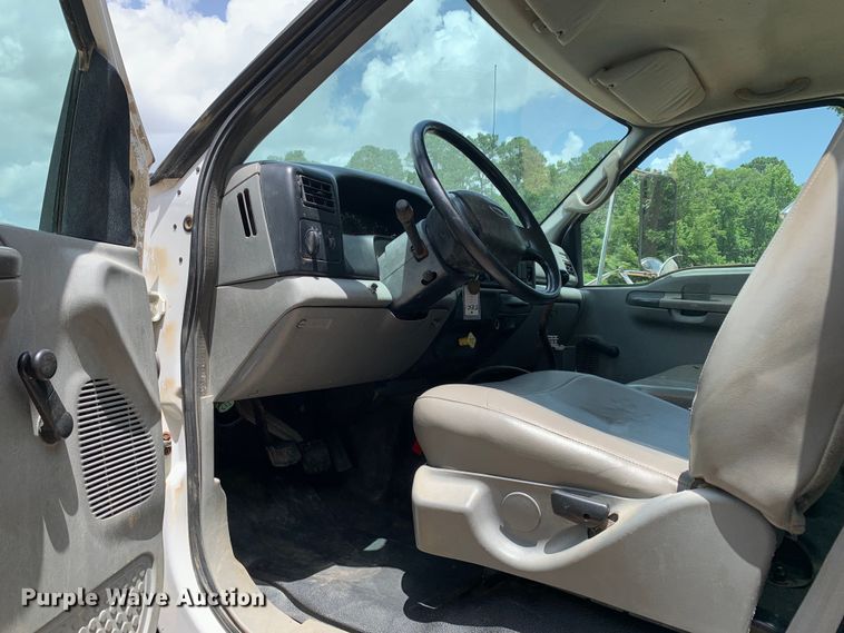 image for item NQ9584 2007 Ford F750 water truck