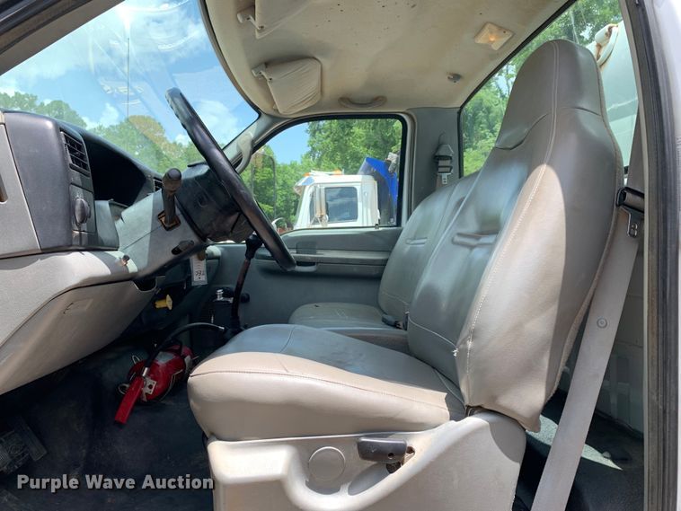 image for item NQ9584 2007 Ford F750 water truck