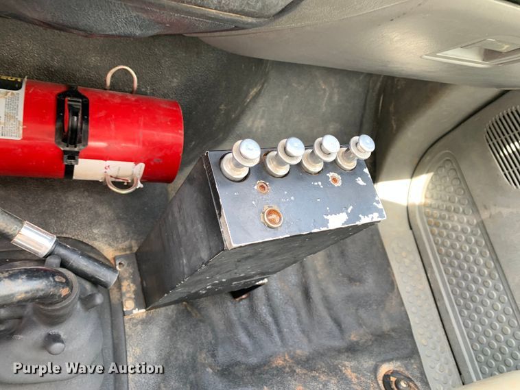 image for item NQ9584 2007 Ford F750 water truck