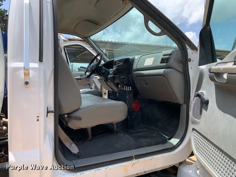 image for item NQ9584 2007 Ford F750 water truck