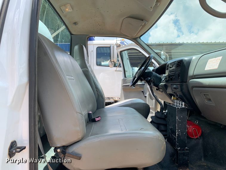 image for item NQ9584 2007 Ford F750 water truck