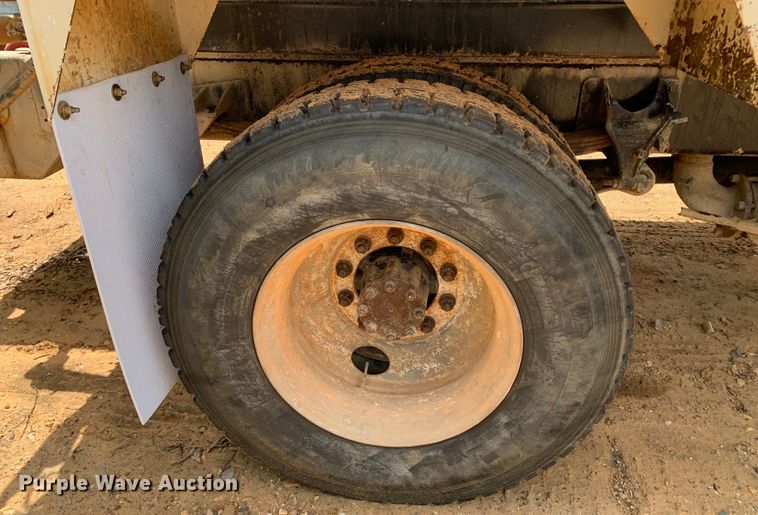 image for item NQ9584 2007 Ford F750 water truck