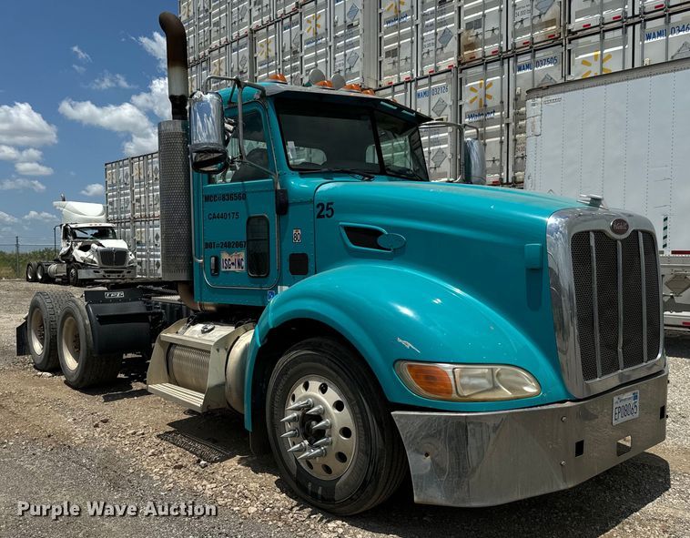 image for item NQ9619 2010 Peterbilt 386 semi truck