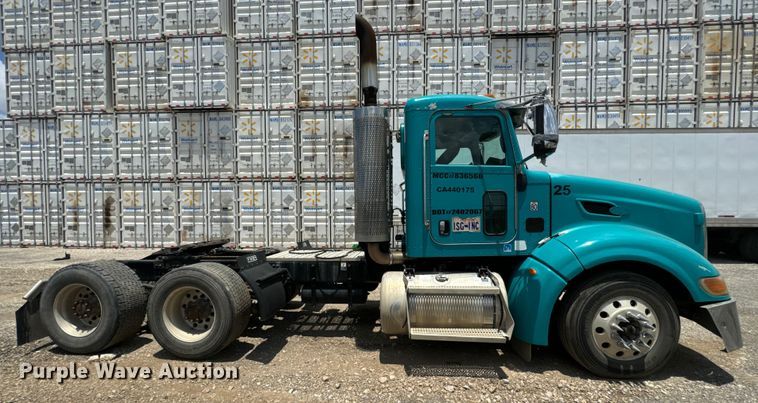 image for item NQ9619 2010 Peterbilt 386 semi truck