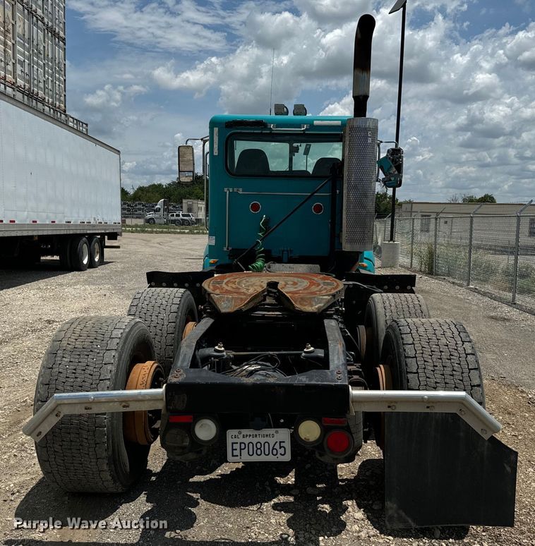 image for item NQ9619 2010 Peterbilt 386 semi truck