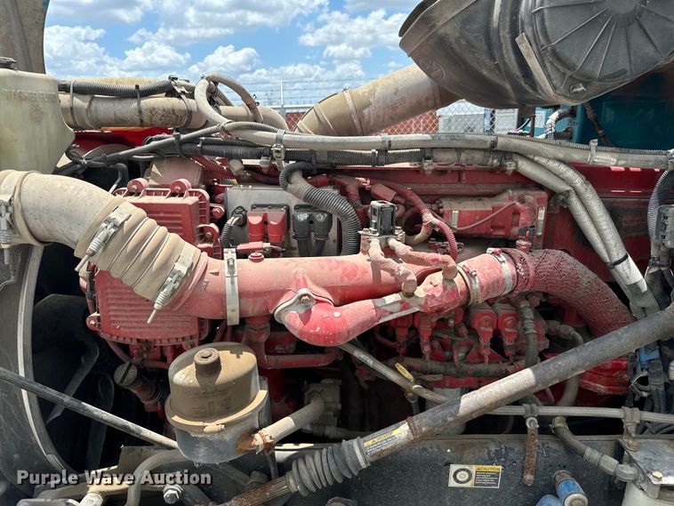 image for item NQ9619 2010 Peterbilt 386 semi truck